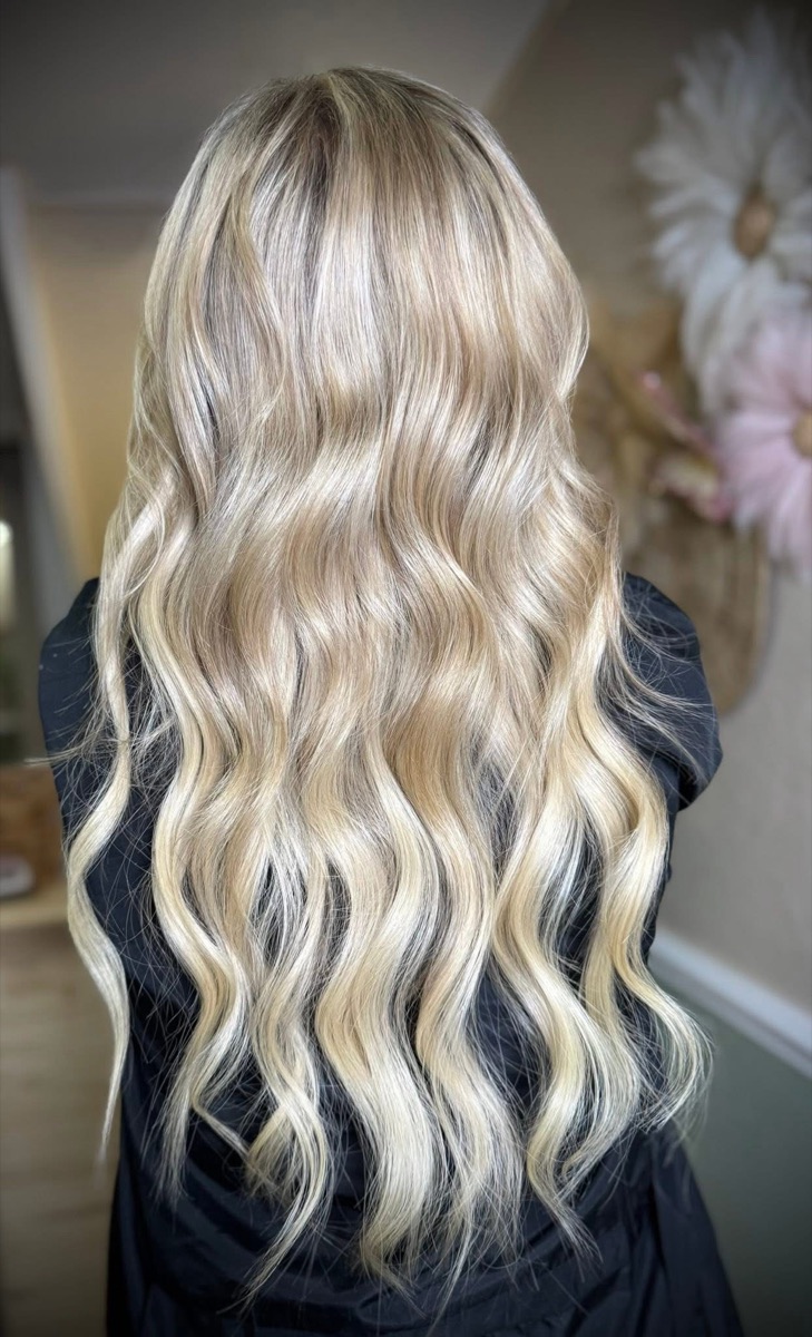 Long bright blonde waves